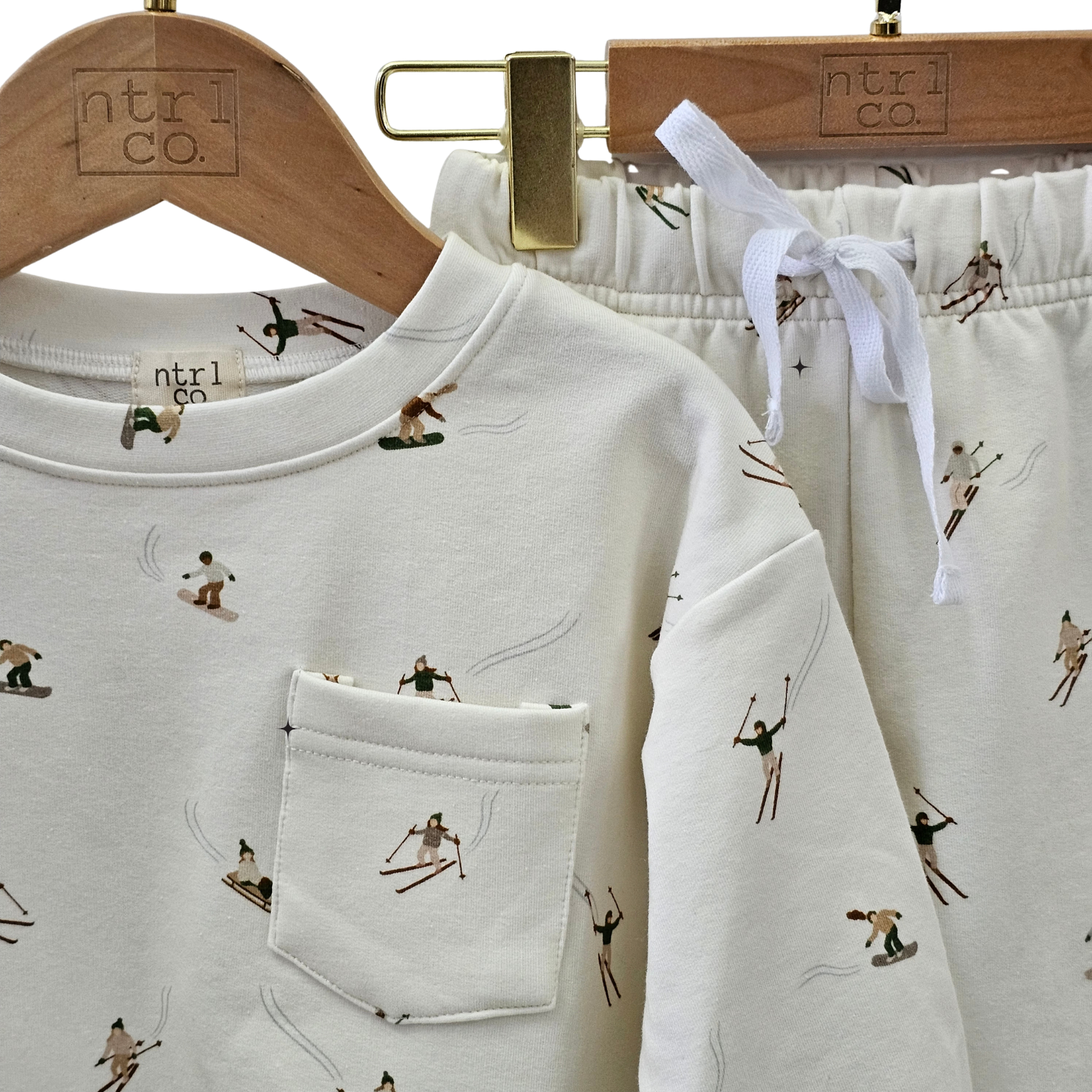 ntrl co. - Wholesale Top en broek set - Kinderen - Sneeuwhellingen Joggerset | Skiën | Buiten10