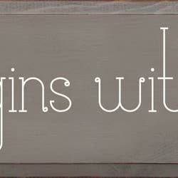 SAWDUST CITY – Sinal por atacado – A paz começa com um sorriso - Madre Teresa (fonte simples)