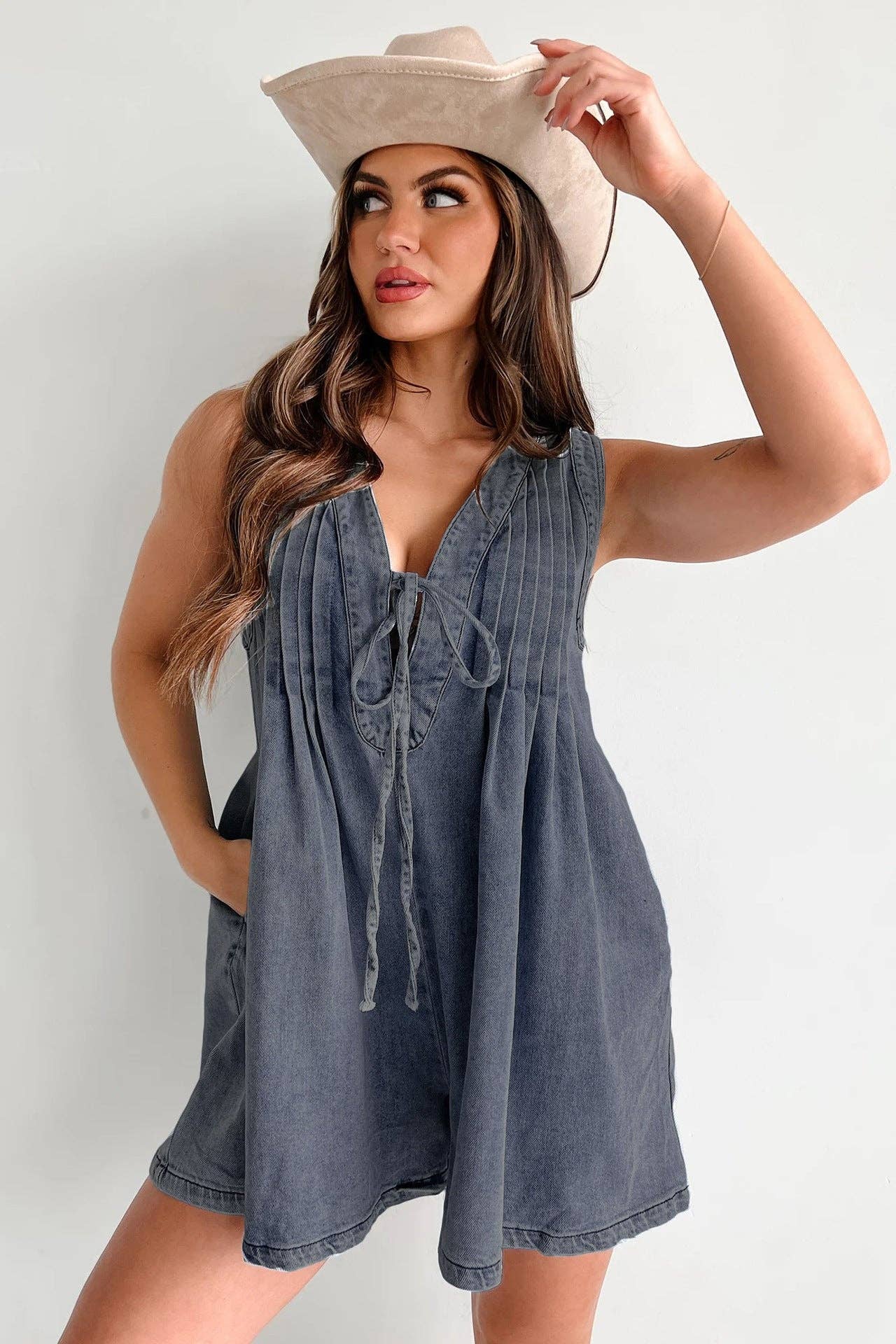 Sweetkama - Wholesale Romper - Women's - Ladies Tie Front V-Neck Sleeveless Denim Romper 902528