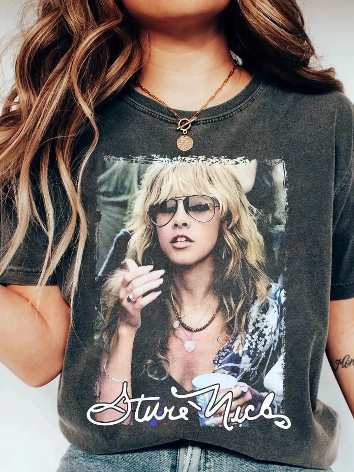 TheKingShirt - Wholesale Graphic Sweatshirt - Women's - Stevie Nicks Fleetwood Mac Band 90s Short Sleeve Unisex0