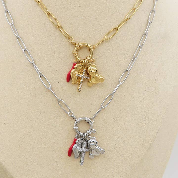 Daemon srls - Wholesale Pendant/Charm Necklace - LUCKY TEDDY ~ ACCIAIO INOSSIDABILE - Collana catena paperclip con ciondoli scaramantici, orsetto, cuore sacro e croce