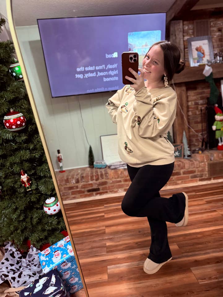 Southern Outlaw Hat Co. - Wholesale Graphic Sweatshirt - Women's - vintage mallard duck crewneck2