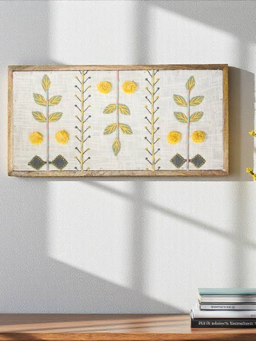 Art mural textile floral brodé avec cadre en bois d'acacia pour la vente par Eyda Homes