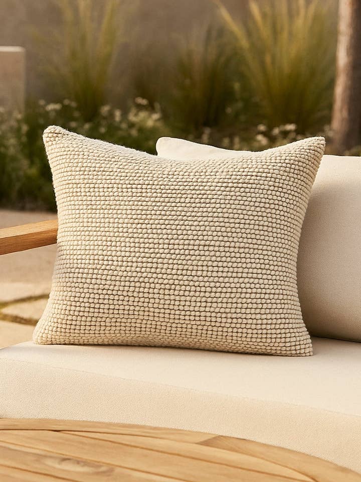 Pebble Beach Indoor Outdoor Kissen für den Großhandel von Anaya Home