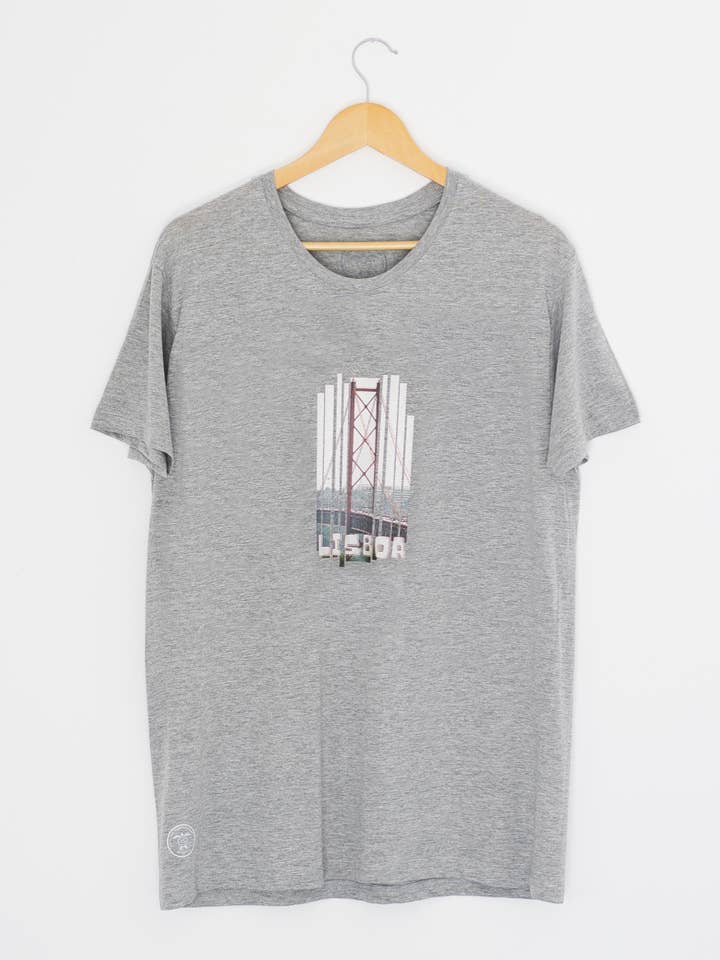 T-shirt de homem "Lisboa" por atacado de The Turtle Lab Shop