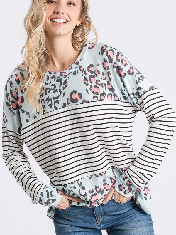 MST1429-Vivi's Dierenstreep Kleurblok Top voor wholesale door Moonshot Clothing