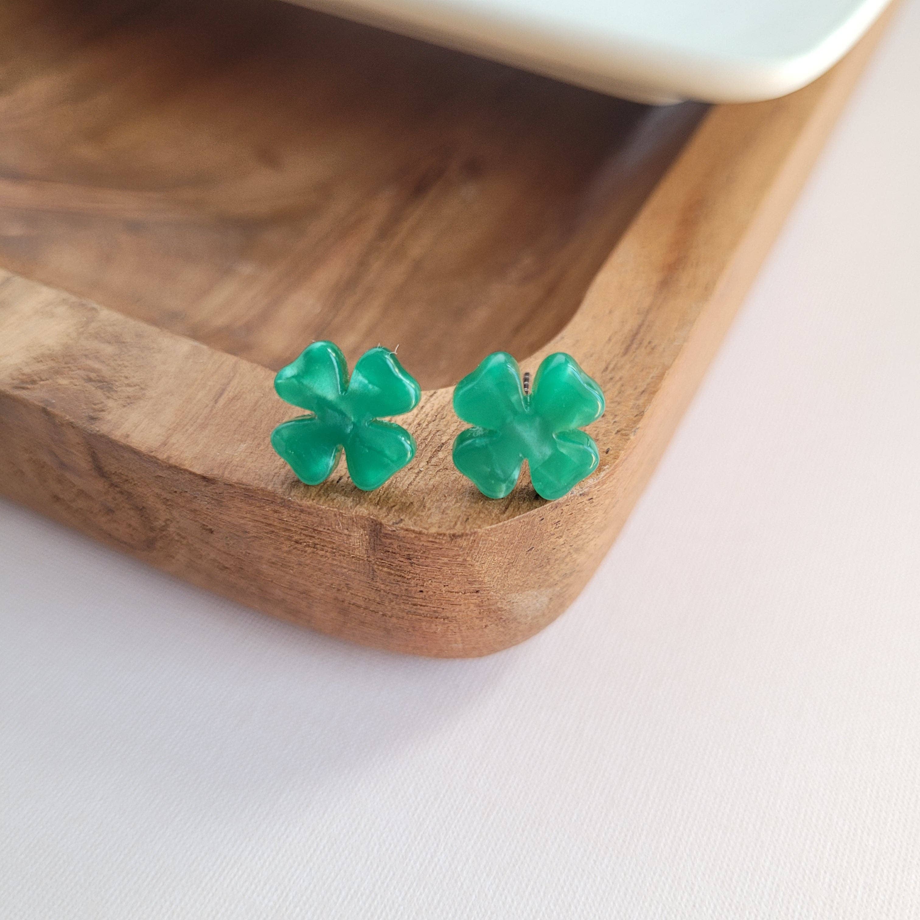 Spiffy & Splendid – wholesale Solitärörhängen – Clover Studs - Shamrock Green // St Patricks, Smycken7