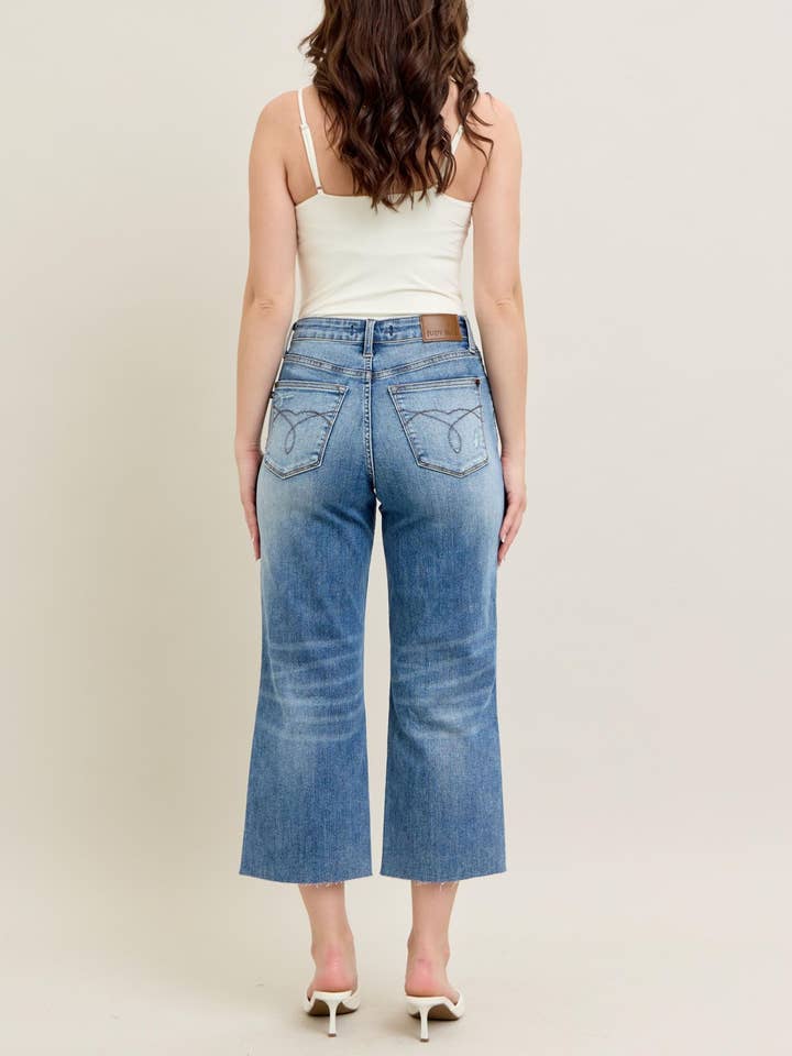 Watermelon Apparel - Venta al por mayor Vaqueros - Mujer - Judy Blue Cintura Alta Bolsillo Trasero Bordado Dobladillo Sin Rematar Crop Ancho8