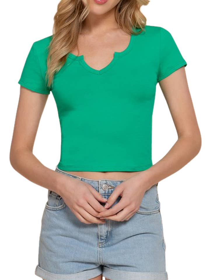 Haut court en tricot à col rond en forme de V pour la vente par Vanilla Monkey