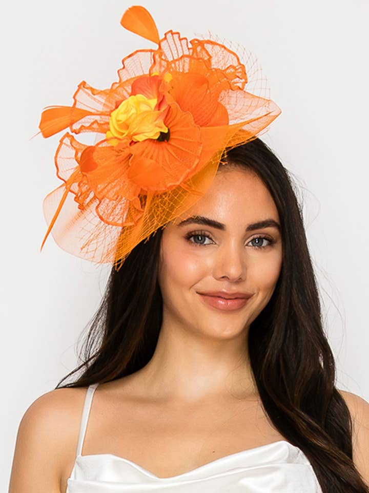 Fascinator a rete con fiori di rosa piumati con clip e fascia per la vendita all'ingrosso da parte di SP Sophia Collection