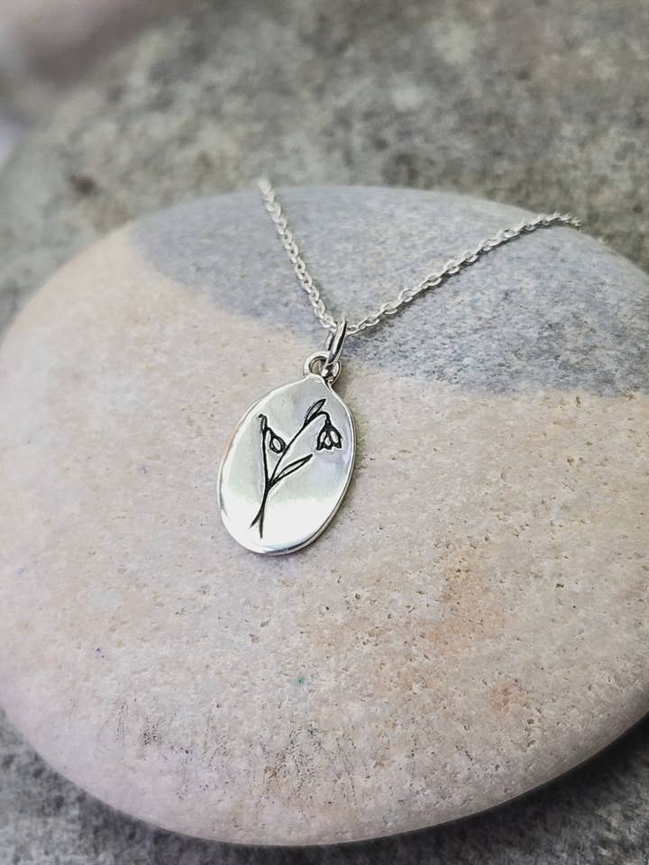 Geburtsblumen-Halskette Januar in Schneeglöckchen + Sterlingsilber für den Großhandel von Heart and Lotus Sterling Silver Jewelry