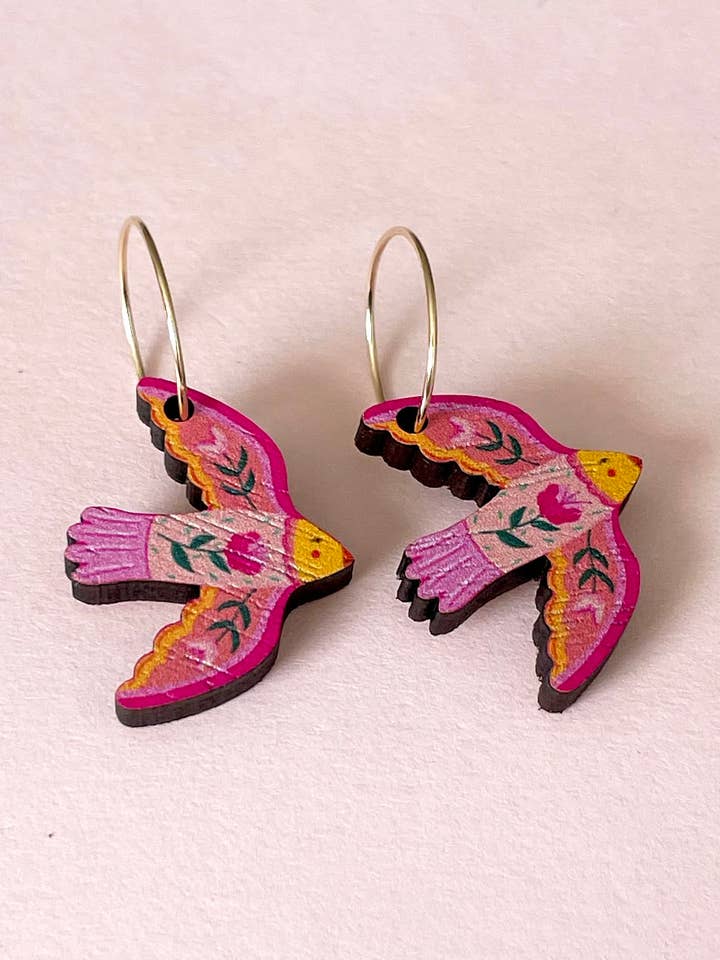 Boucles d'oreilles en bois : Oiseaux folkloriques pour la vente par Su Owen