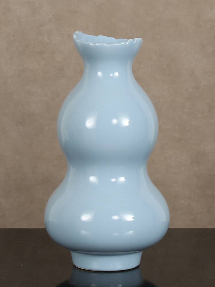 Grand vase en céramique Blue Curve pour la vente par Accessories by Sherwood