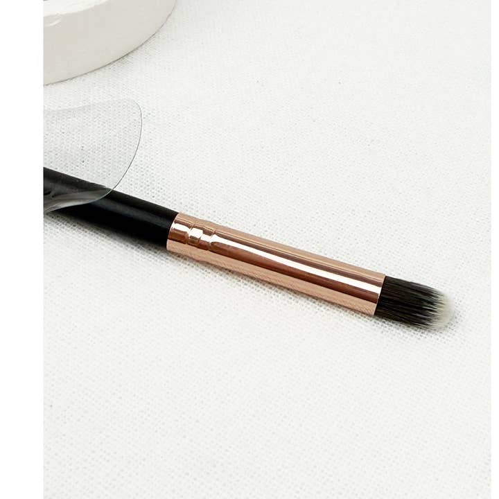 Beauty Make Up Multi Use Round Brushes for wholesale by Love and Repeat