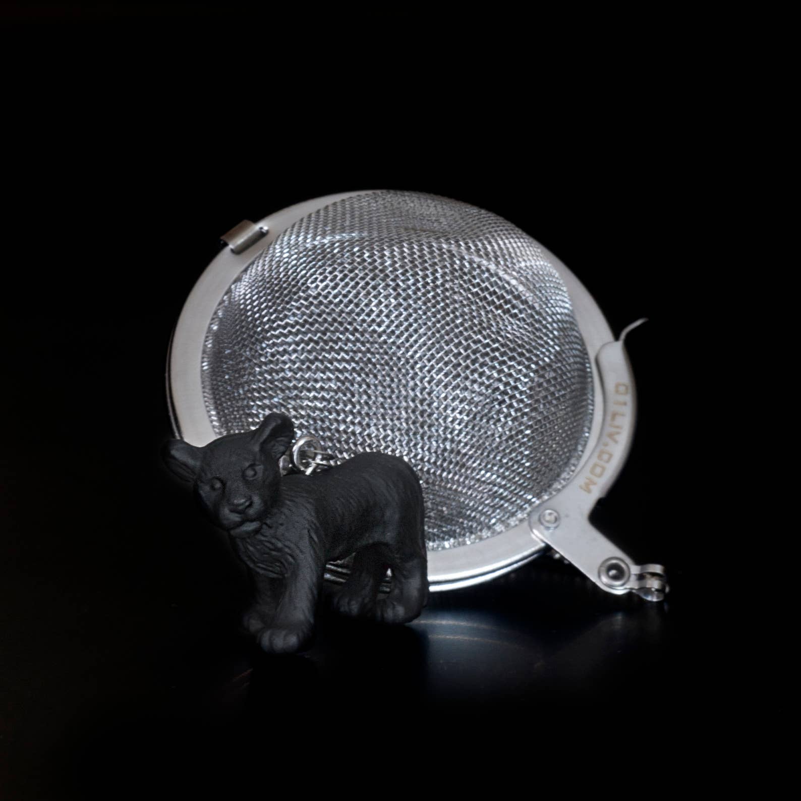 01living Ltd - Vente Passoires à thé/infuseurs - Infuseur à thé Loose Leaf Tea Ball Little Lion Black1