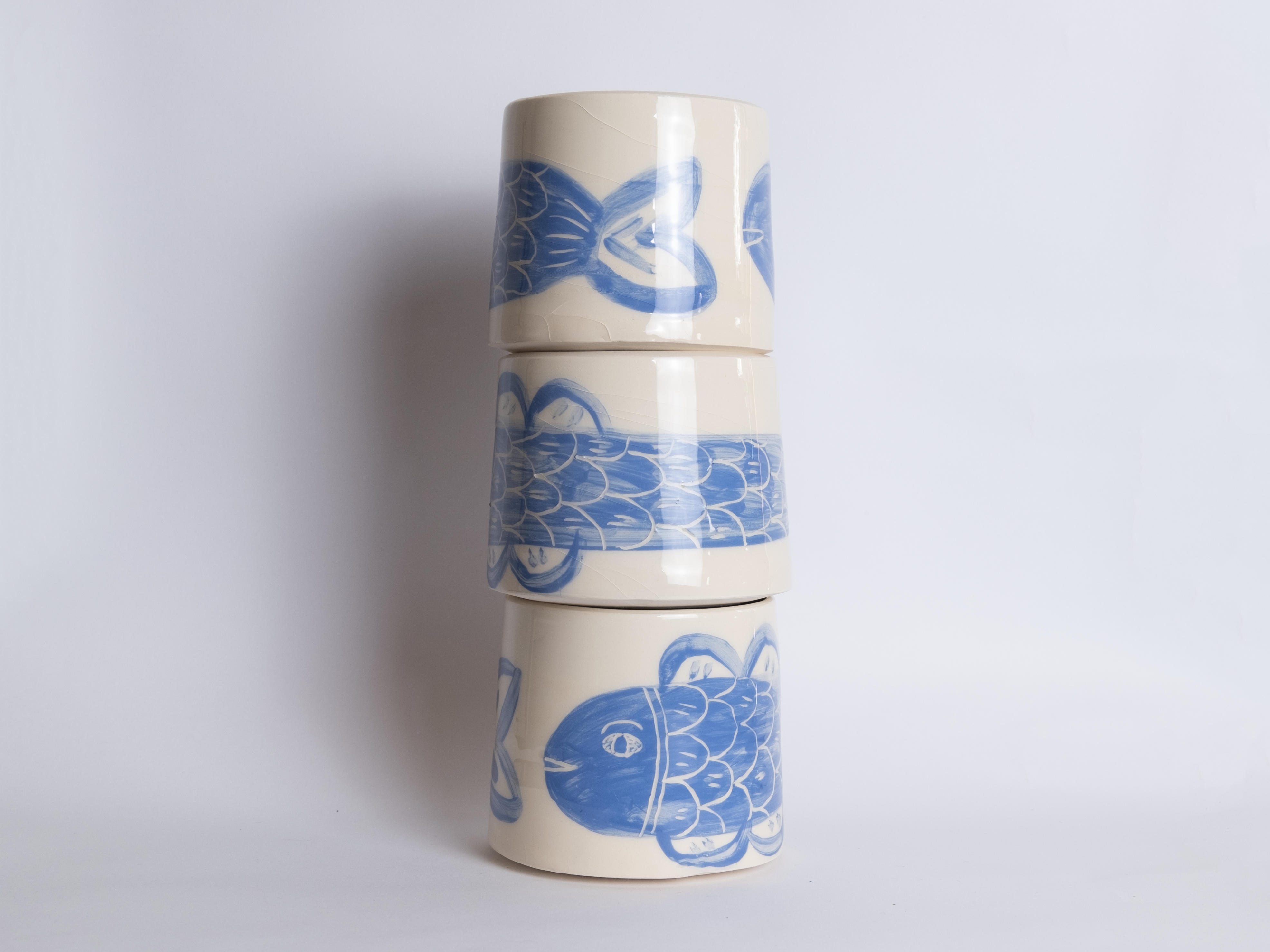 Matilde Horta - Wholesale Pen & Pencil Holder - Blue Fish - Ceramic pencil holder cup - 90x80x80mm1