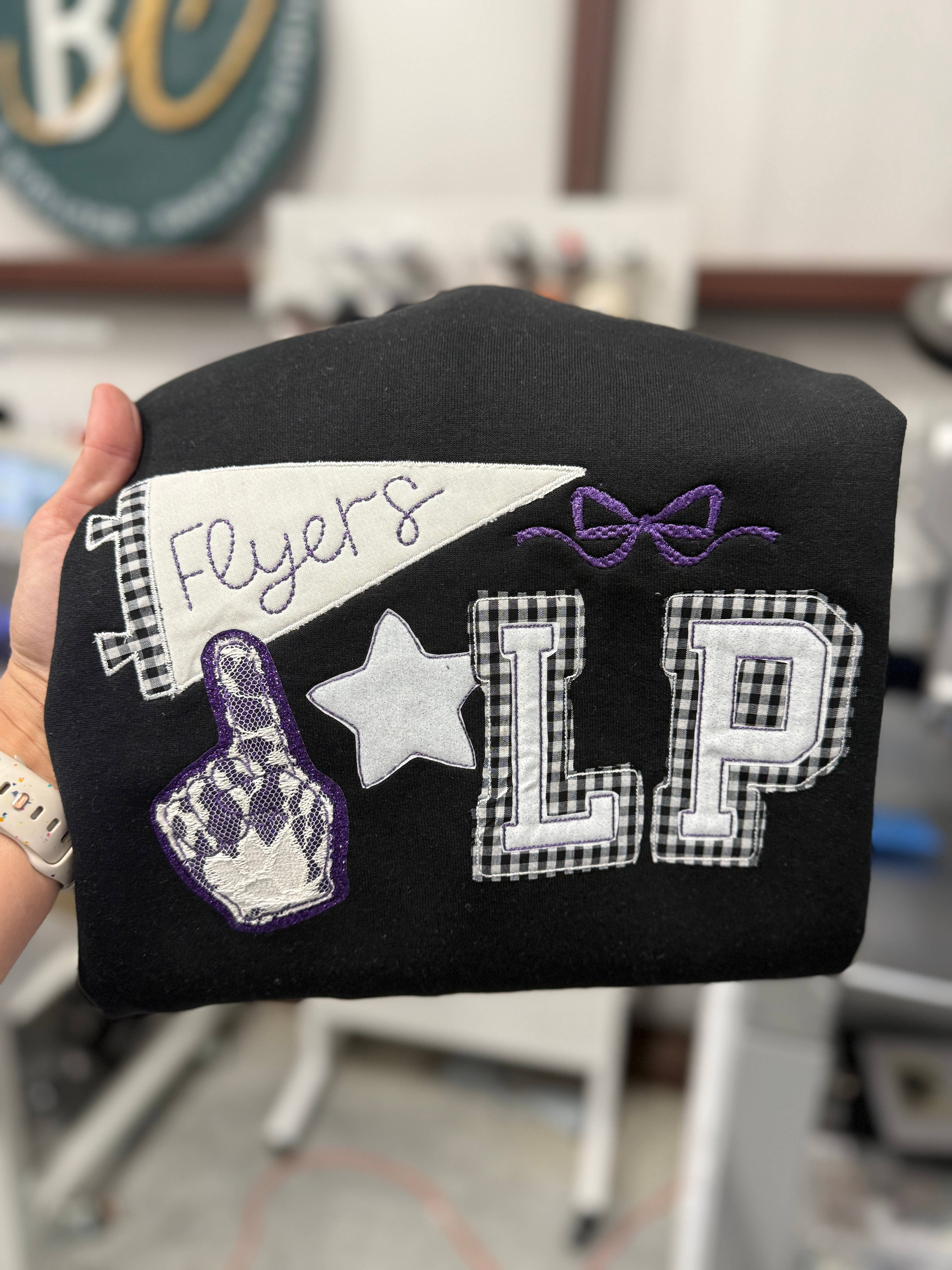 Hillside Threads Wholesale – Großhandel Sweatshirt – Damen – Spirit-Mash-Up-Sweatshirt | Vintage-inspiriert | Anpassbar4