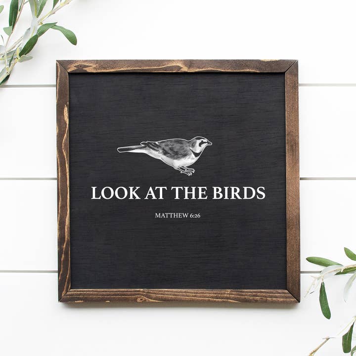 Rising Tide Vintage - Venta al por mayor Letreros - Mira a los pájaros Mateo 6:26 No te preocupes Biblia Verso Madera