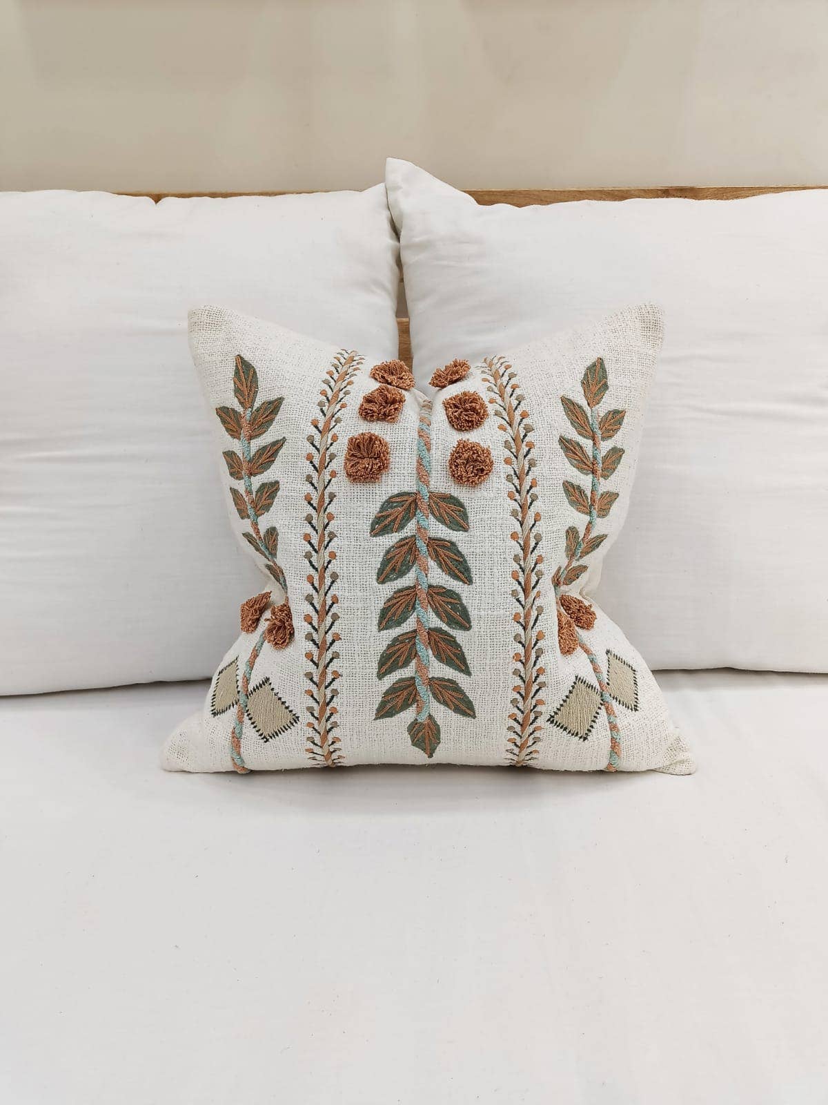 Eyda Homes – Capa de almofada decorativa por atacado – Capa de Almofada Folha Pom Pom | Almofadas para o melhor preço do atacado1