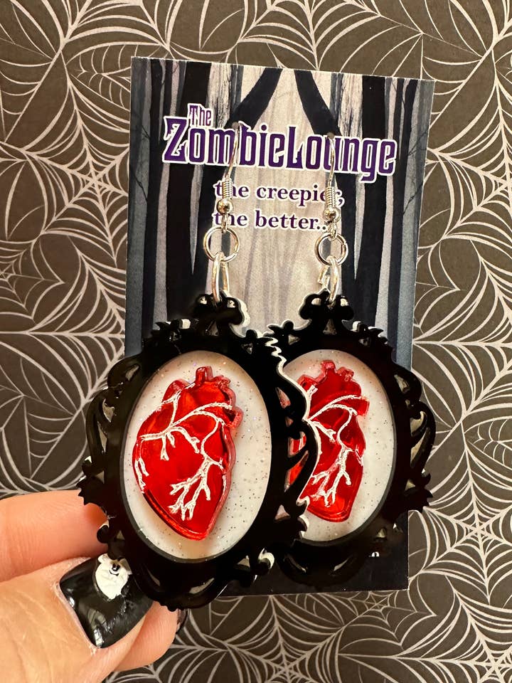 Orecchini con Cornice a Cuore Gotico per la vendita all'ingrosso da parte di Zombie Lounge Bootique