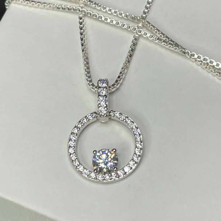 Collana Knit Together per la vendita all'ingrosso da parte di Gravie's