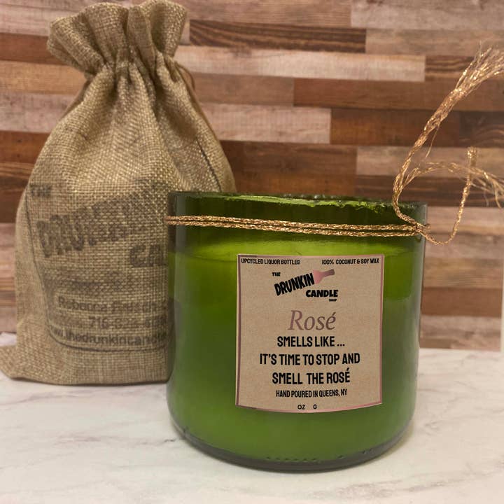 Bougie parfumée ROSÉ pour la vente par The Drunkin Candle Shop