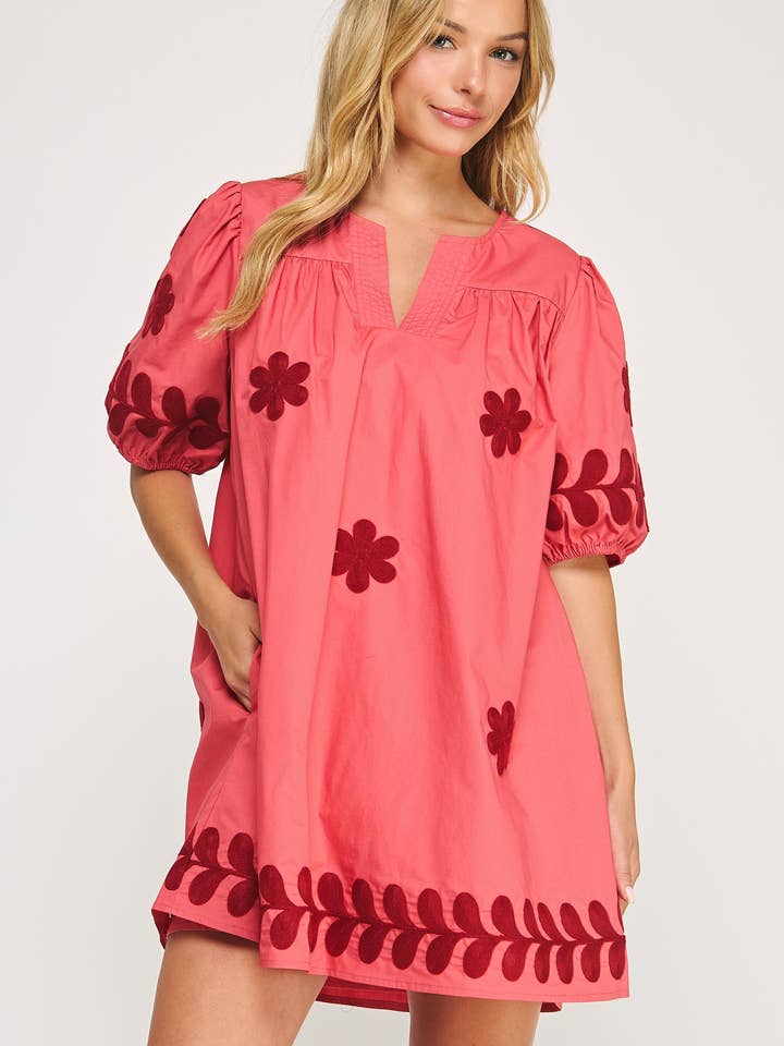 Kurzkleid aus Baumwoll-Popeline mit Blumenstickerei für den Großhandel von Strut & Bolt