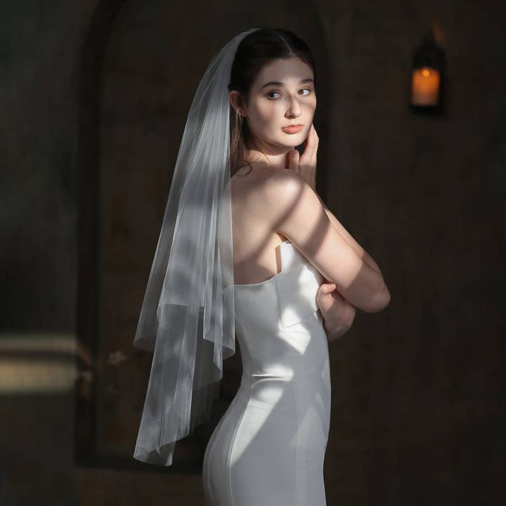 FanakoStudioNYC - Vendita all'ingrosso Velo - Donna - Velo da sposa, velo da sposa in tulle ad alta trasparenza, colore beige, velo a doppio strato, nuova tiara nuziale retrò semplice.1