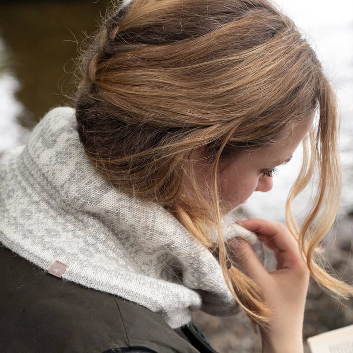Samantha Holmes Alpaca Clothing and Gifts – wholesale Scarf – Women's – Alpaca Fair Isle Cowl / Snood