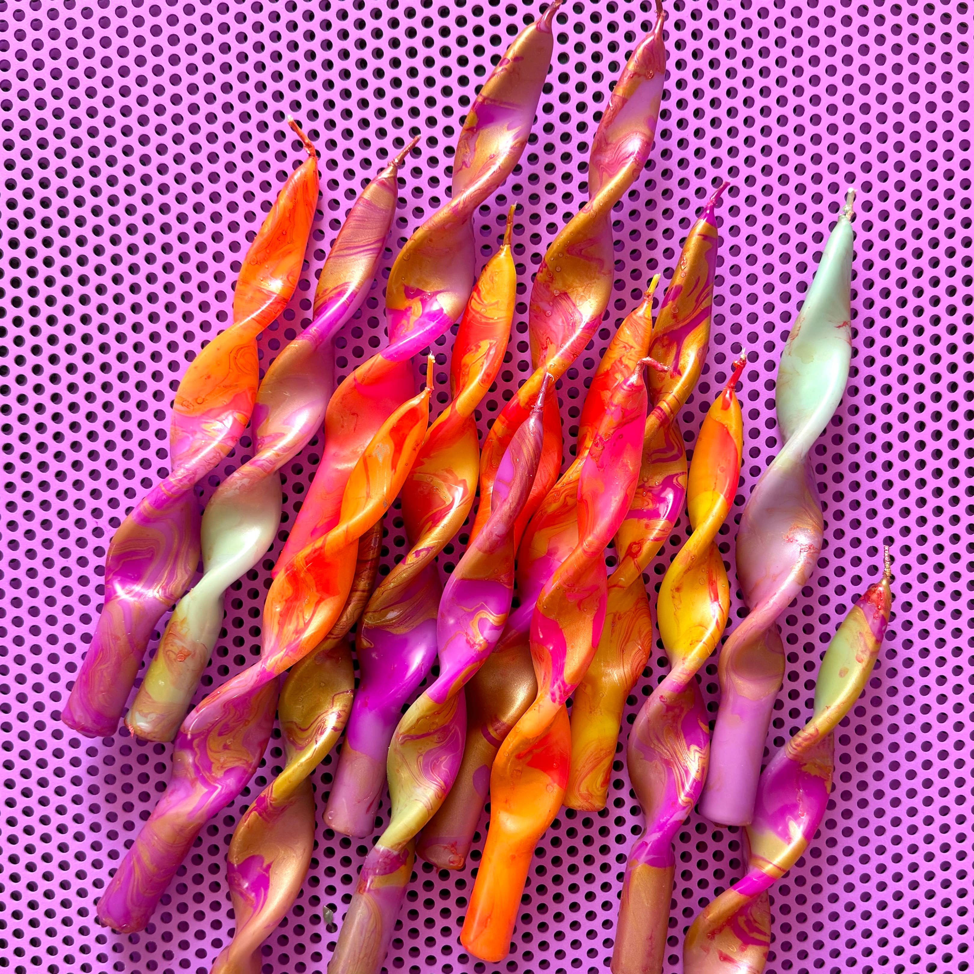 Pink Stories - Venta al por mayor Velas cónicas/candeleros - Vela de cena retorcida con marmoleado teñido a mano Dip Dye Marble * Juicy Hurricane6