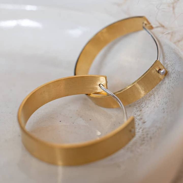 Camille per la vendita all'ingrosso da parte di Megan Collins Jewellery