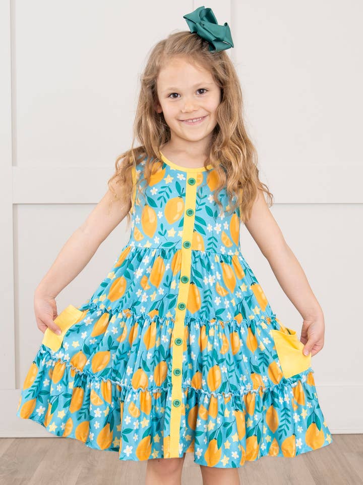 Citroenschijfjes Gelaagde Ruffle Jurk voor wholesale door Marie Nicole Clothing