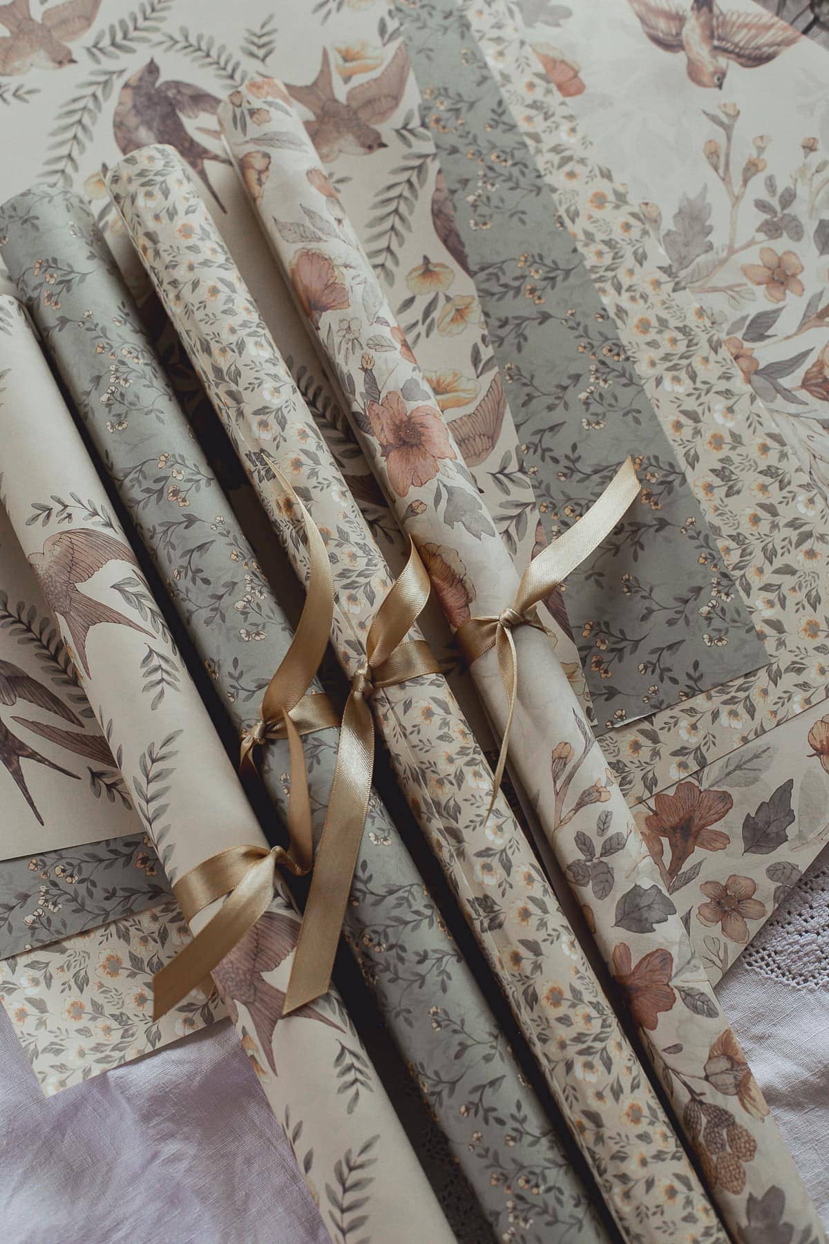 Mrs Mighetto - Wholesale Wrapping Paper Roll - Wrapping & Craft Paper 4-pack Flowers2