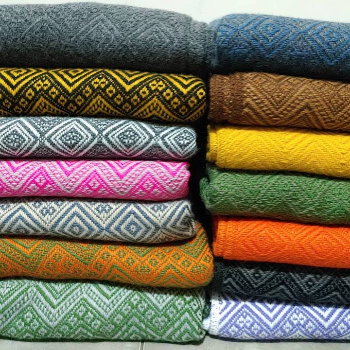 MODA LATINA - Wholesale Throw Blanket - Luxury Alpaca blankets - wool blankets - peruvian blankets