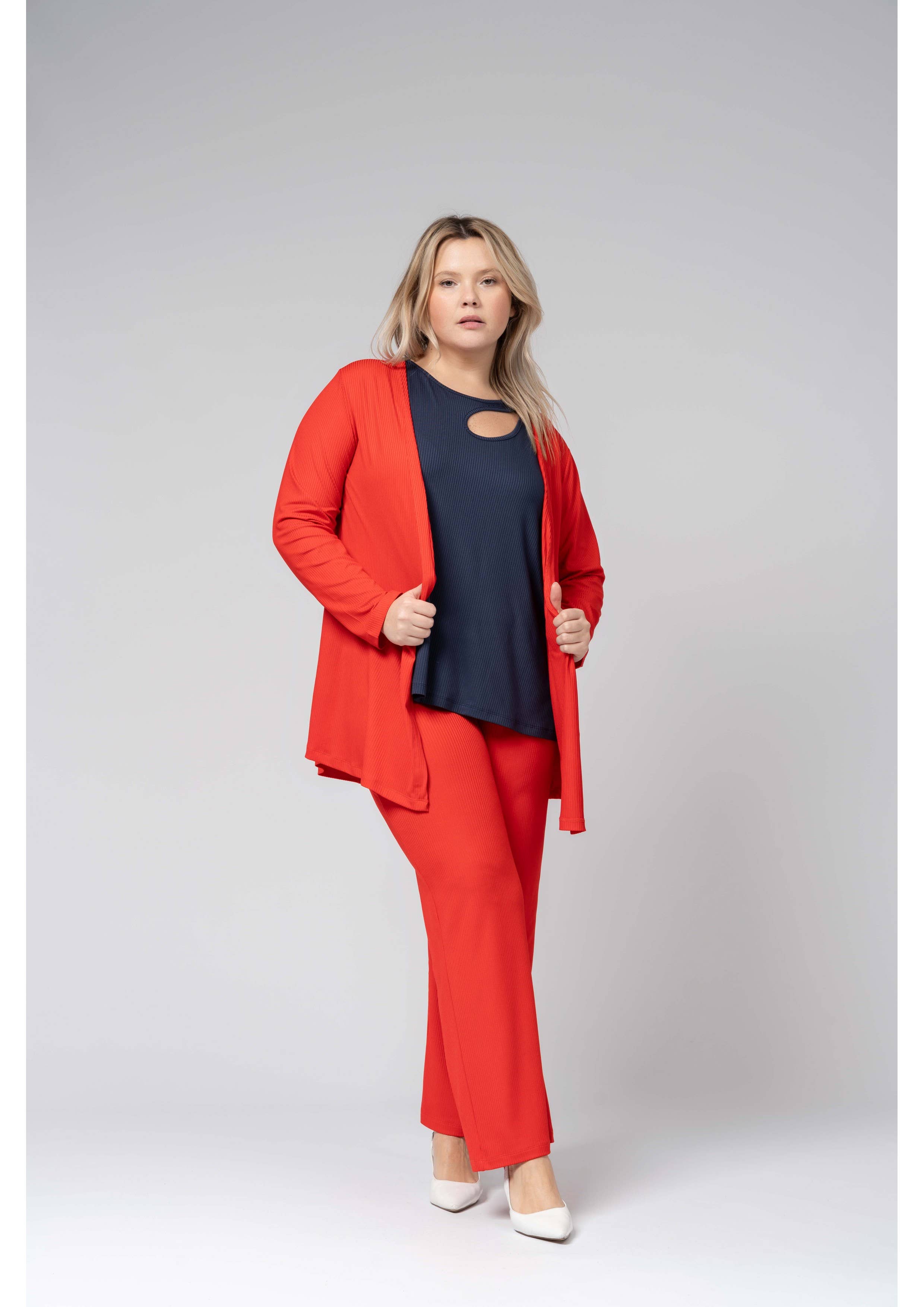 Teresa Cardoso Oliveira - Wholesale Broek - Dames - 243016 - Gebreide broek uit de Lente/Zomer collectie in grote maten1