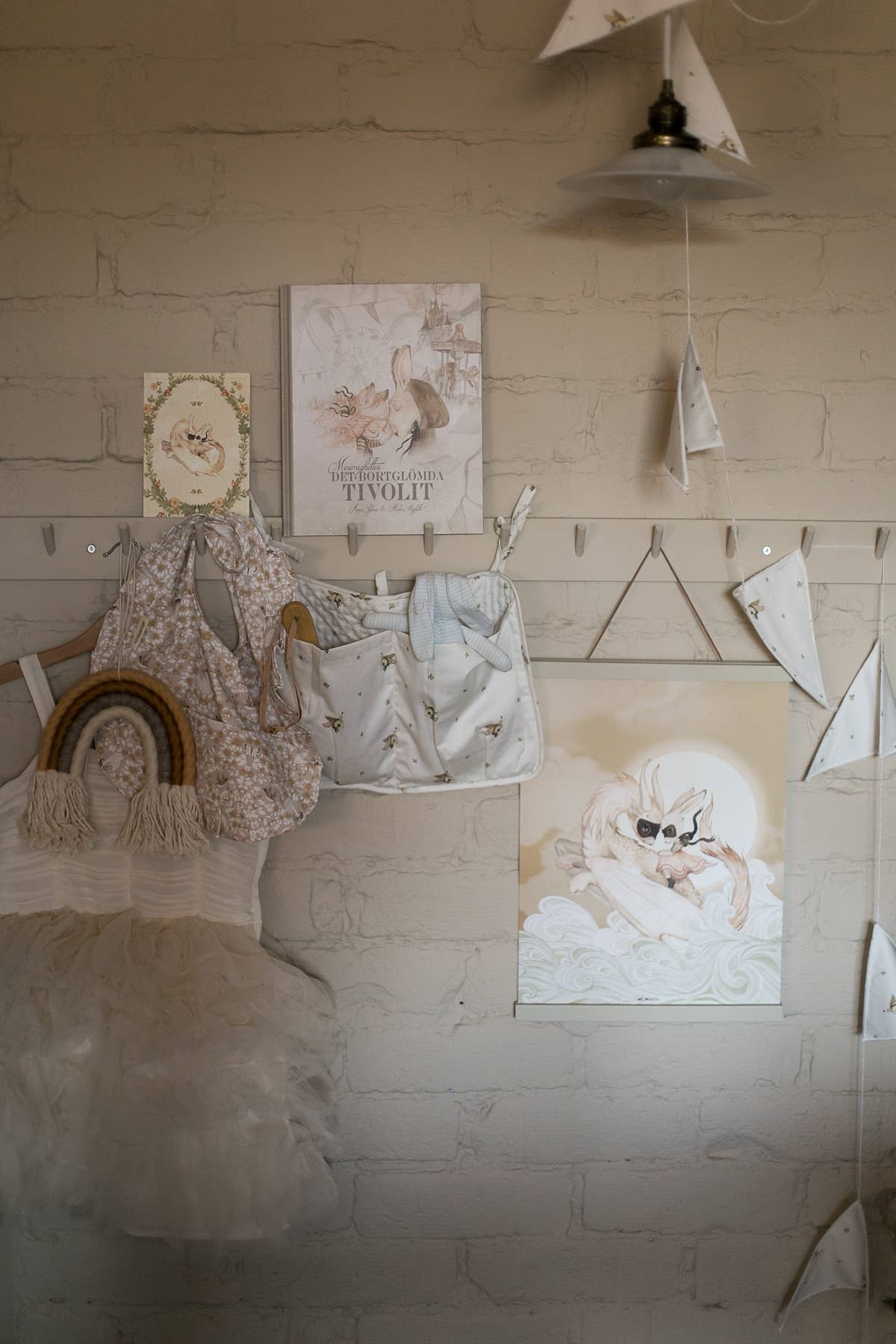 Mrs Mighetto - Wholesale Poster - Magnetische posterhanger van massief hout in de kleur cloudy cream3