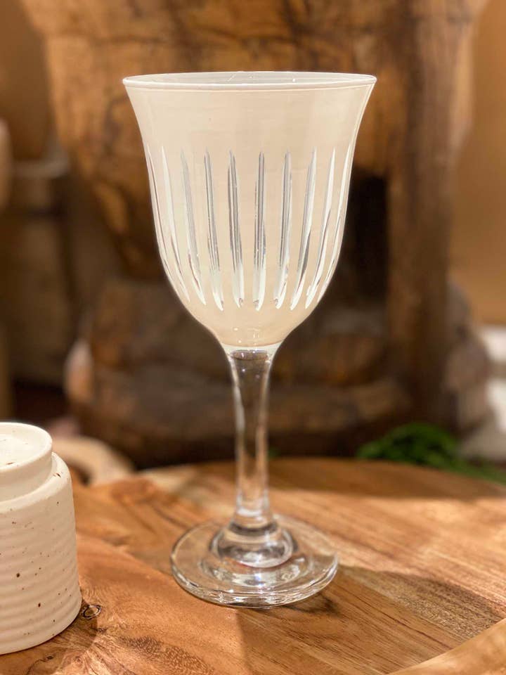 Set of 6 Wine Glasses Carved "Versaille" for wholesale by Scents and Feel