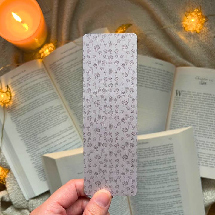 Segnalibro Artistico con Funghi Cottagecore | Merchandising per Amanti dei Libri per la vendita all'ingrosso da parte di The Unbound Bookworm