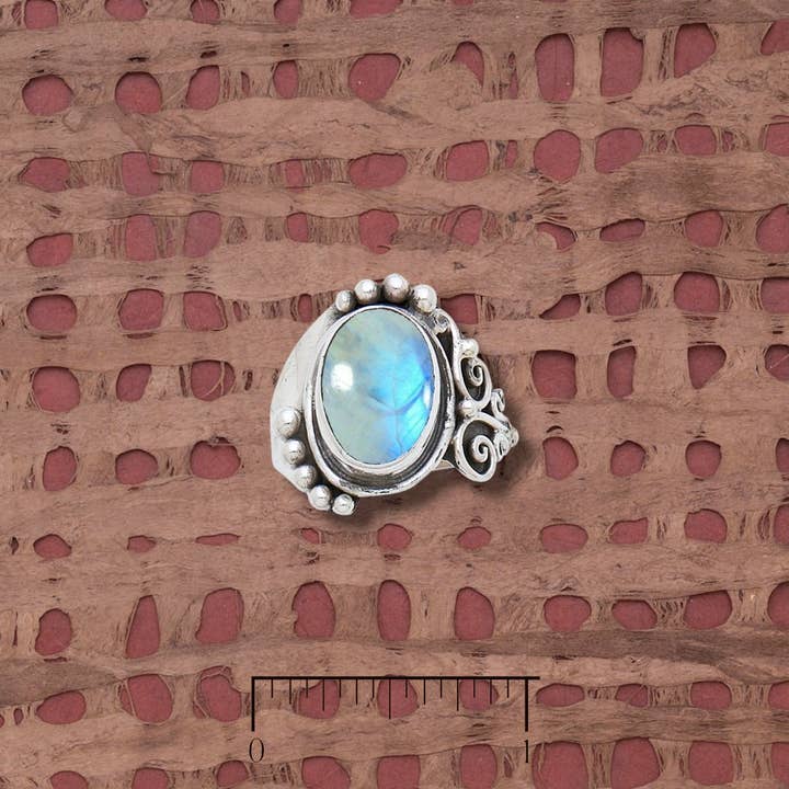 Anillo ovalado con forma de arcoíris y burbujas plateadas junto a The Bezel para venta al por mayor de Tidepool