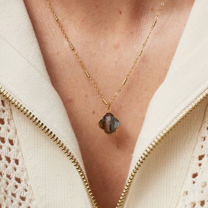 Ashiana London – wholesale Pendant/charm necklace – Clover Labradorite Necklace1