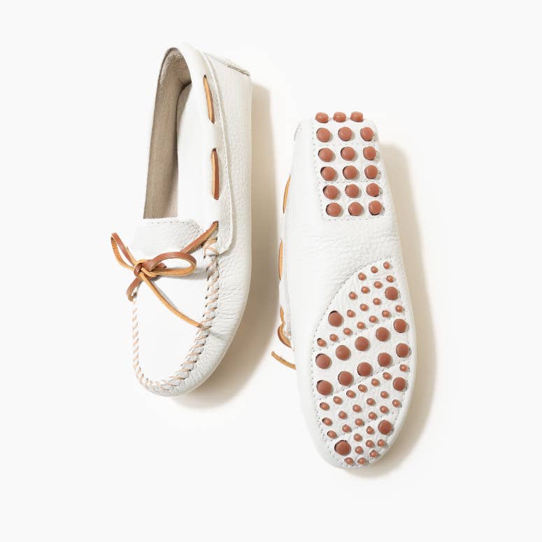 Minnetonka - Wholesale Loafers - Women's - Women's Classic Leather Driver Moccasin Loafer13