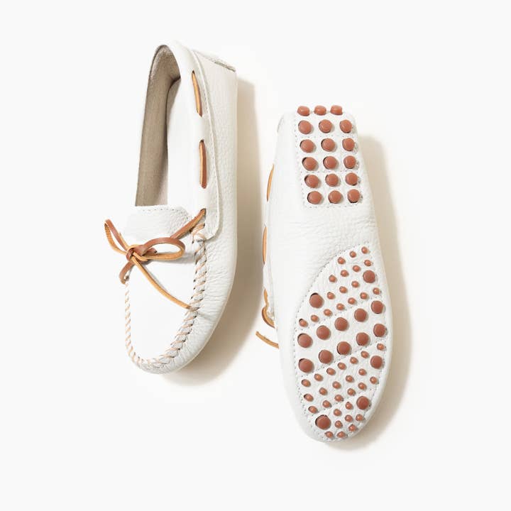 Minnetonka - Wholesale Loafers - Women's - Women's Classic Leather Driver Moccasin Loafer13