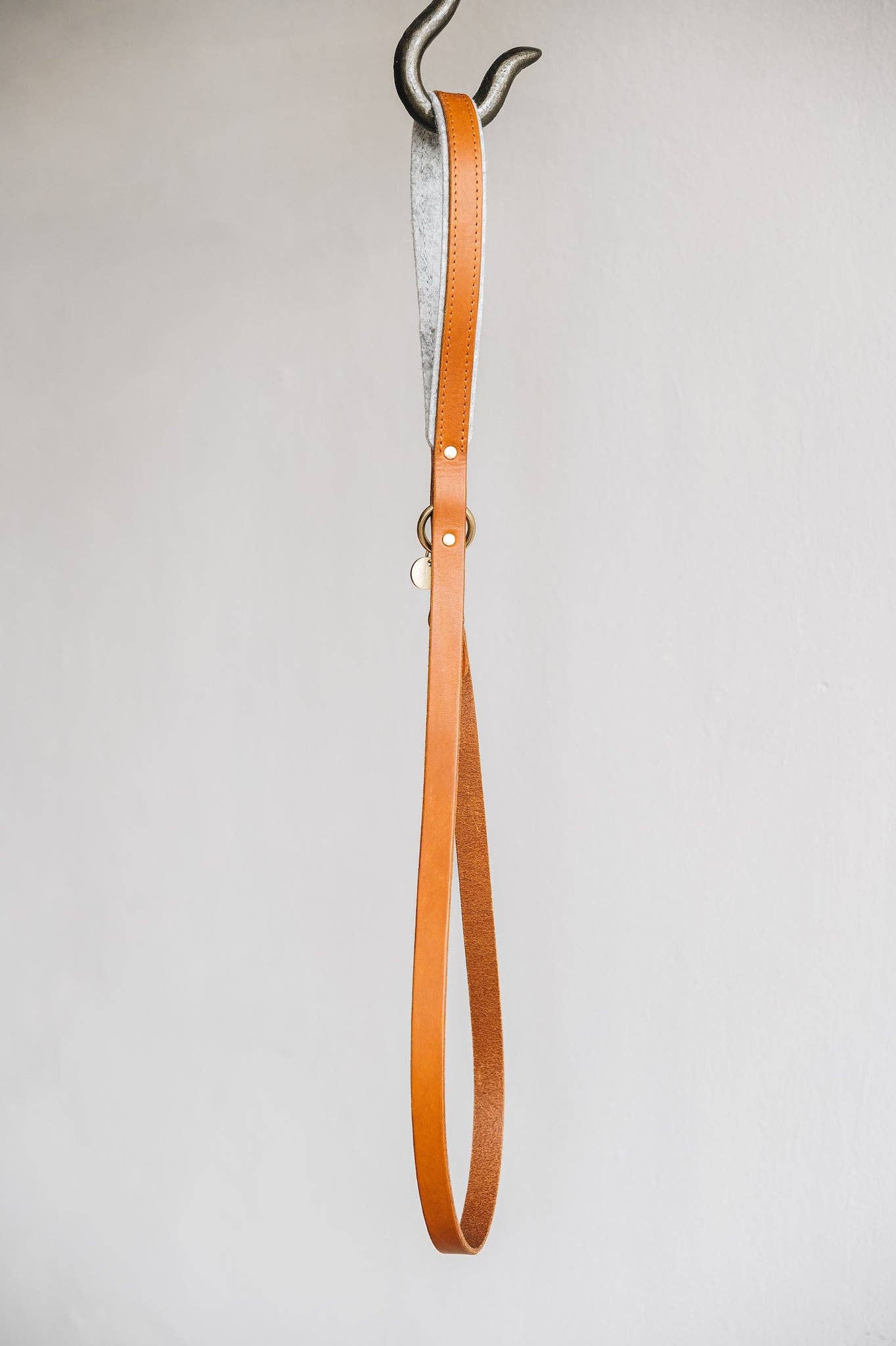 BAND&ROLL - Wholesale Pet Leash - Dog - LIGHTWEIGHT SHORT LEATHER LEASH. HITCH air29