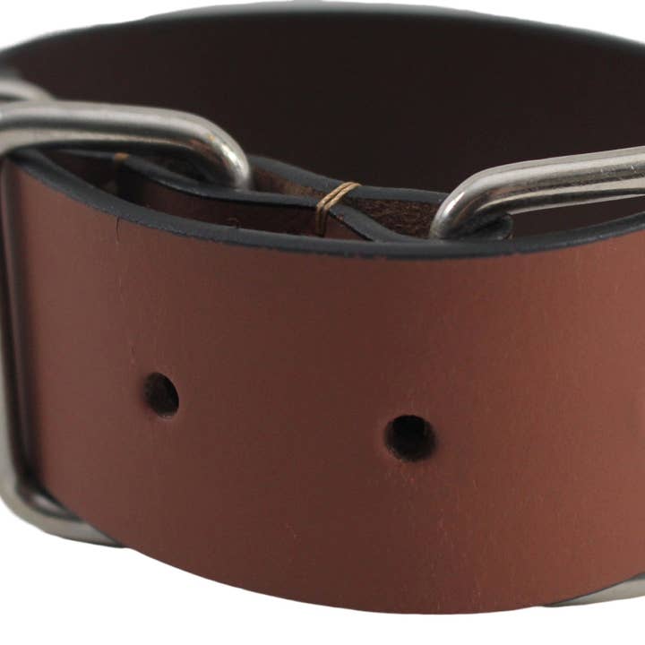 Quality Full Grain Leather Dog Collar. Width: 40mm. Colours: Black or Brown. for wholesale on Faire12