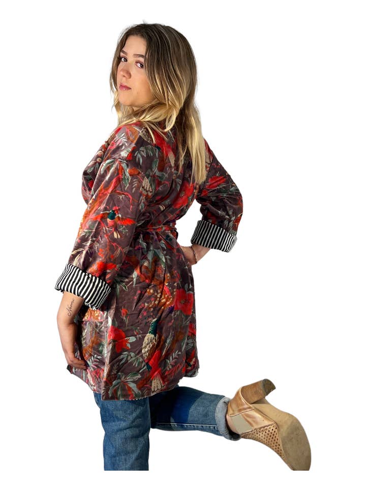 Kinomy – wholesale Rock - Dam – Mönstrad kappa i trehårig sammet med kimonomodell4