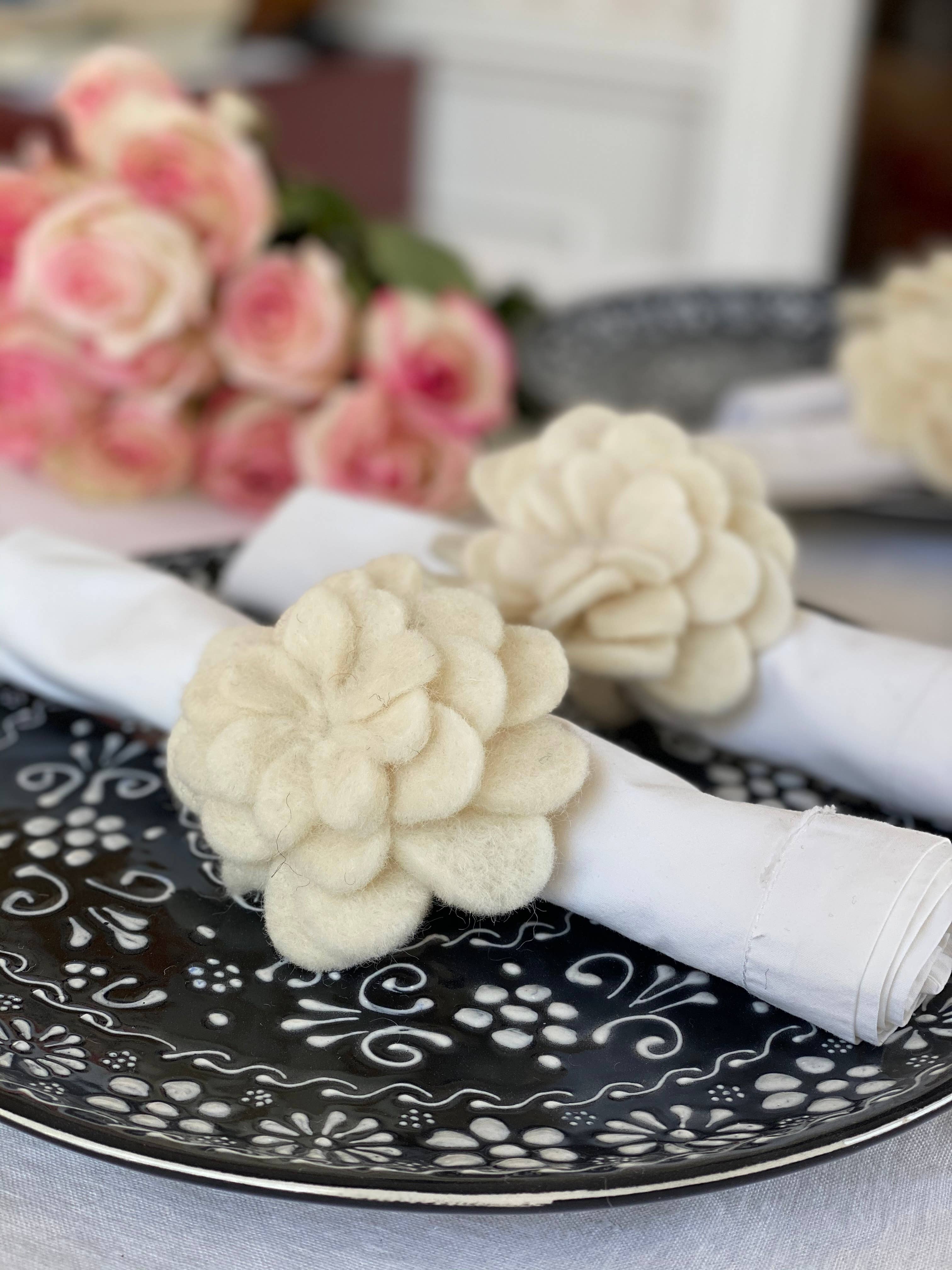 Global Crafts - Vendita all'ingrosso Anelli portatovagliolo - Zinnias - Set di 4 portatovaglioli in feltro4