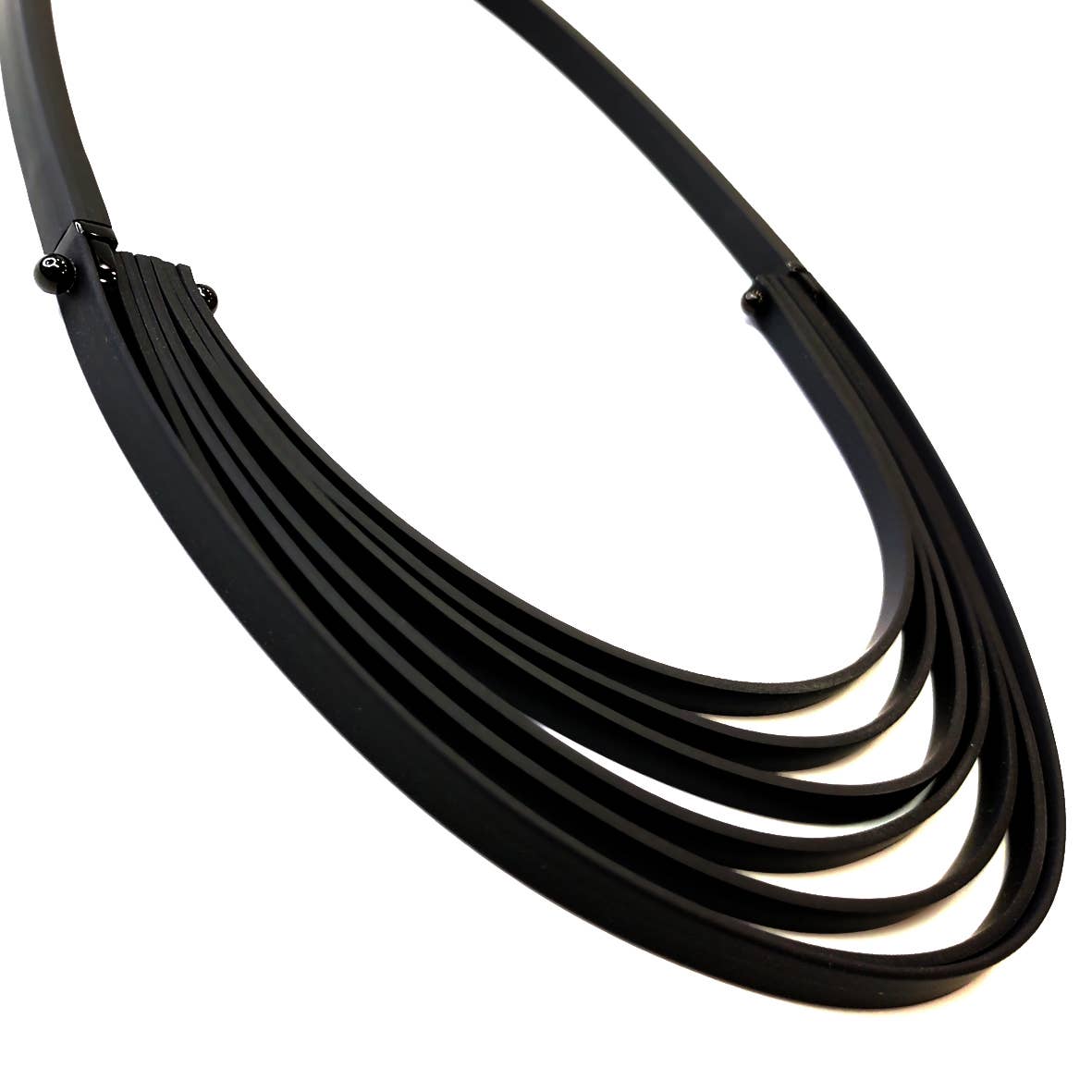 ALEX+SVET – Großhandel Statement-Halsketten – LYLYA Statement Halskette aus Gummi, INFINITE Linie8