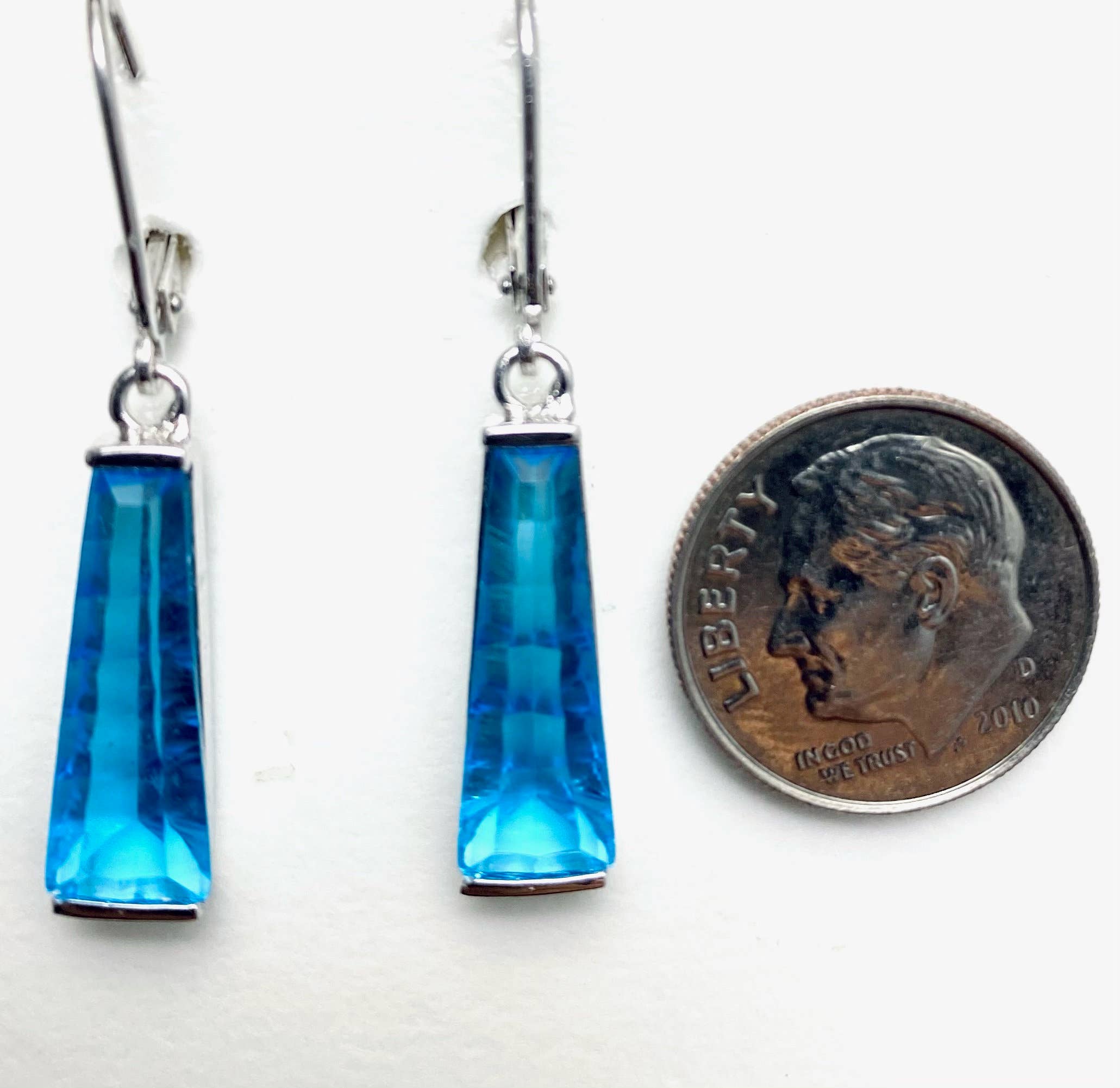 Twan Kee Jewelry - Venta al por mayor Pendientes colgantes - Pendientes de plata con estallido estelar de Helenita clásica del Monte Santa Helena1