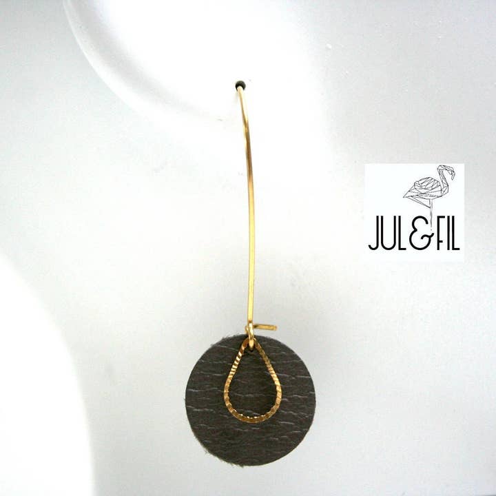 JUL ET FIL - Wholesale Dangle Earrings - Taupe leather earrings, brass striated drop2