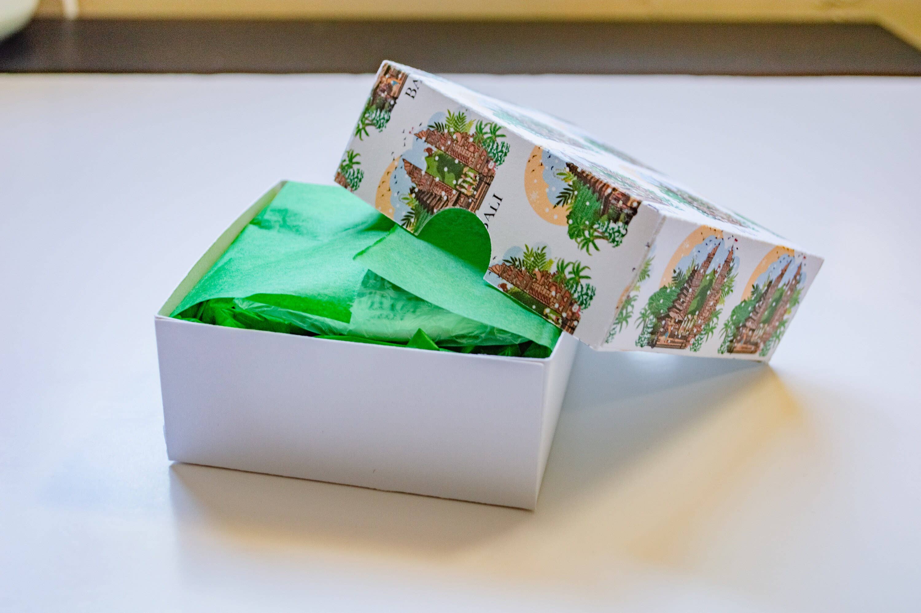 simply blessed shy - Wholesale Gift Box - Travel Themed Illustrated Ornament Gift Boxes8